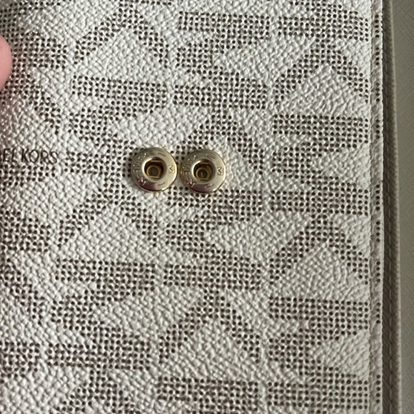 Michael Kors wallet - Picture 13 of 16